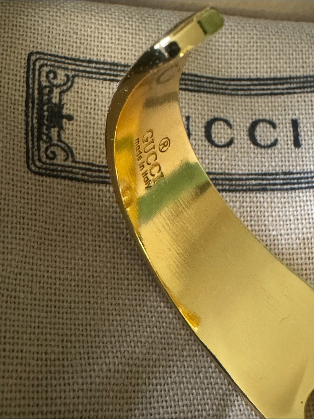 Gucci Gold Interlocking G Cuff Bracelet - Picture 4 of 7